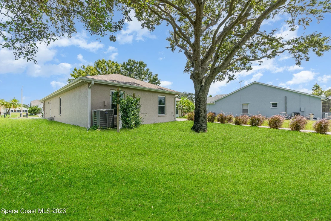 Photo of 4354 South Lakes Circle