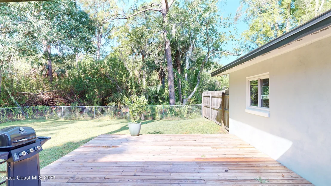 Photo of 1045 Green Road