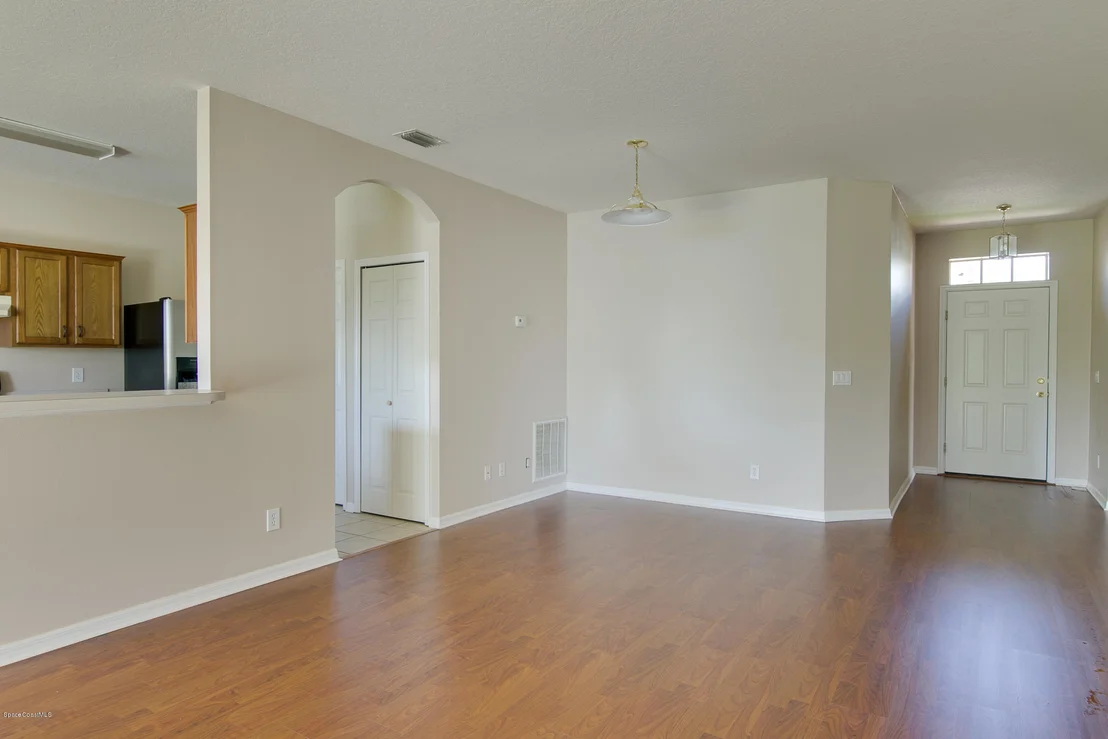 Photo of 621 Cressa Circle