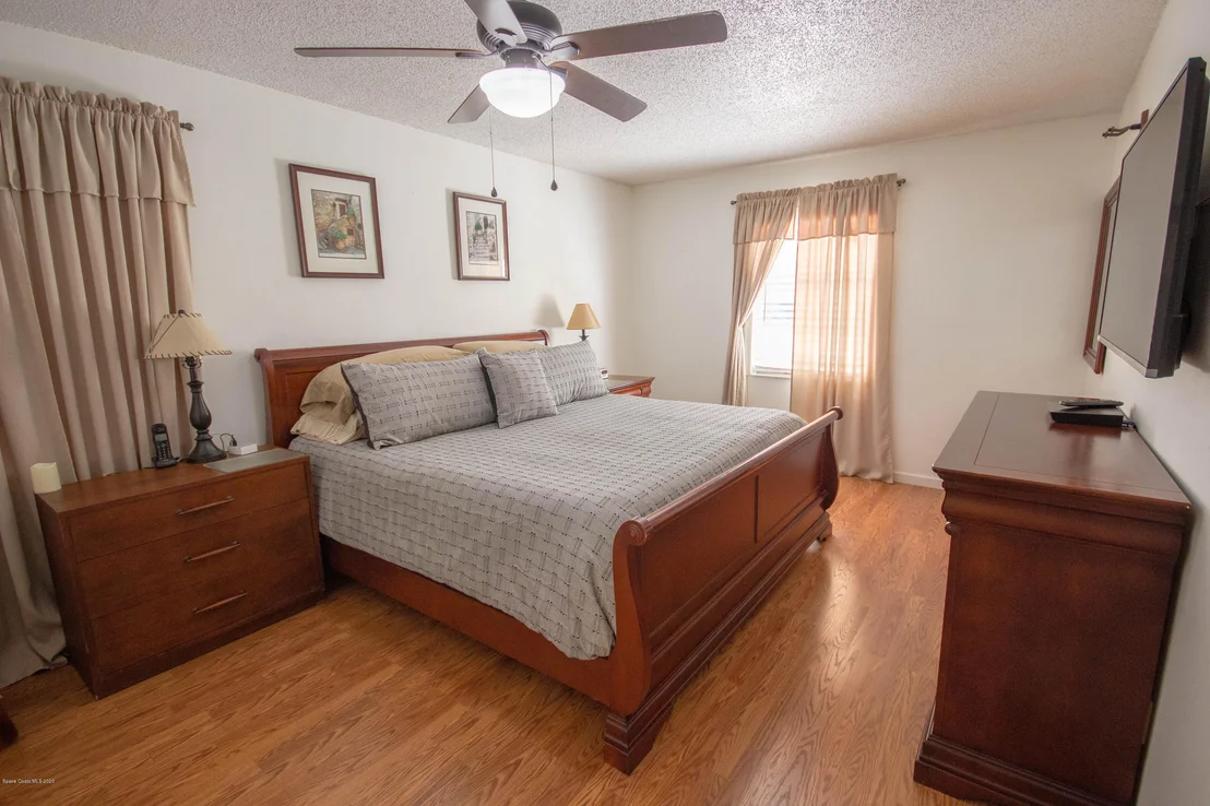 Photo of 5950 Edison Street