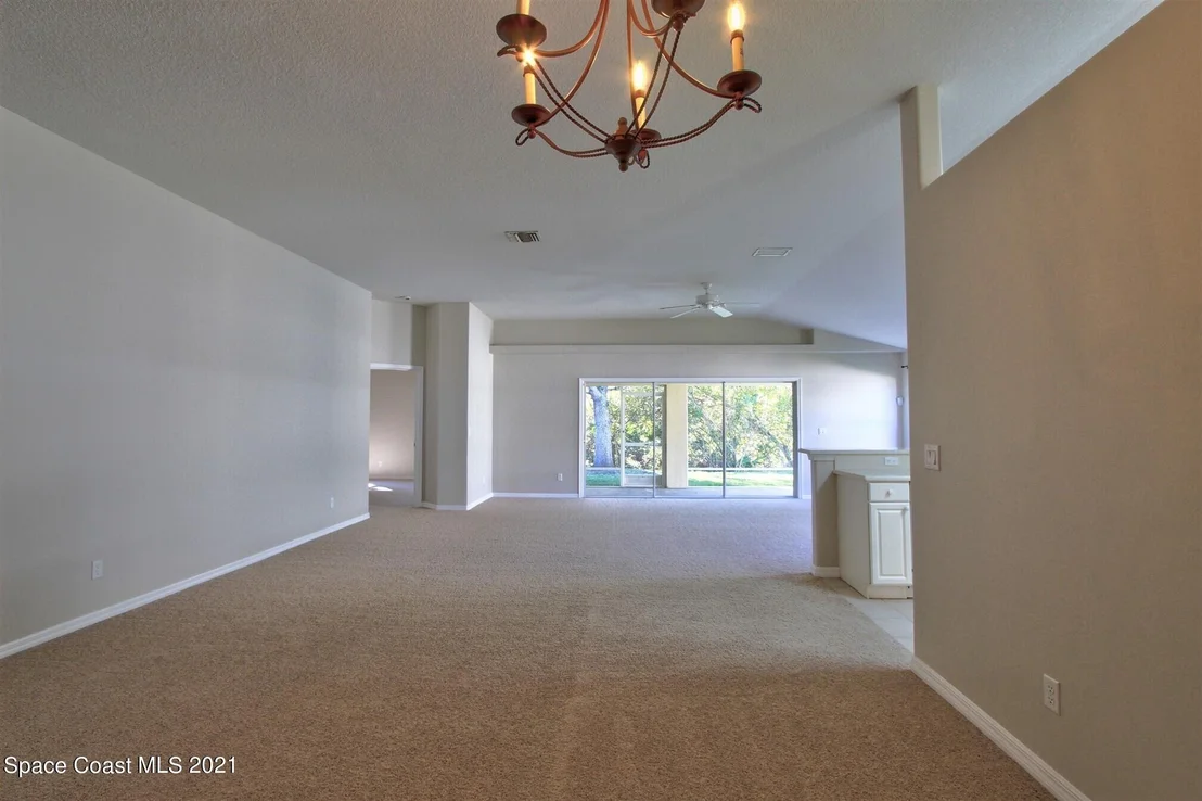 Photo of 932 Tavernier Circle NE