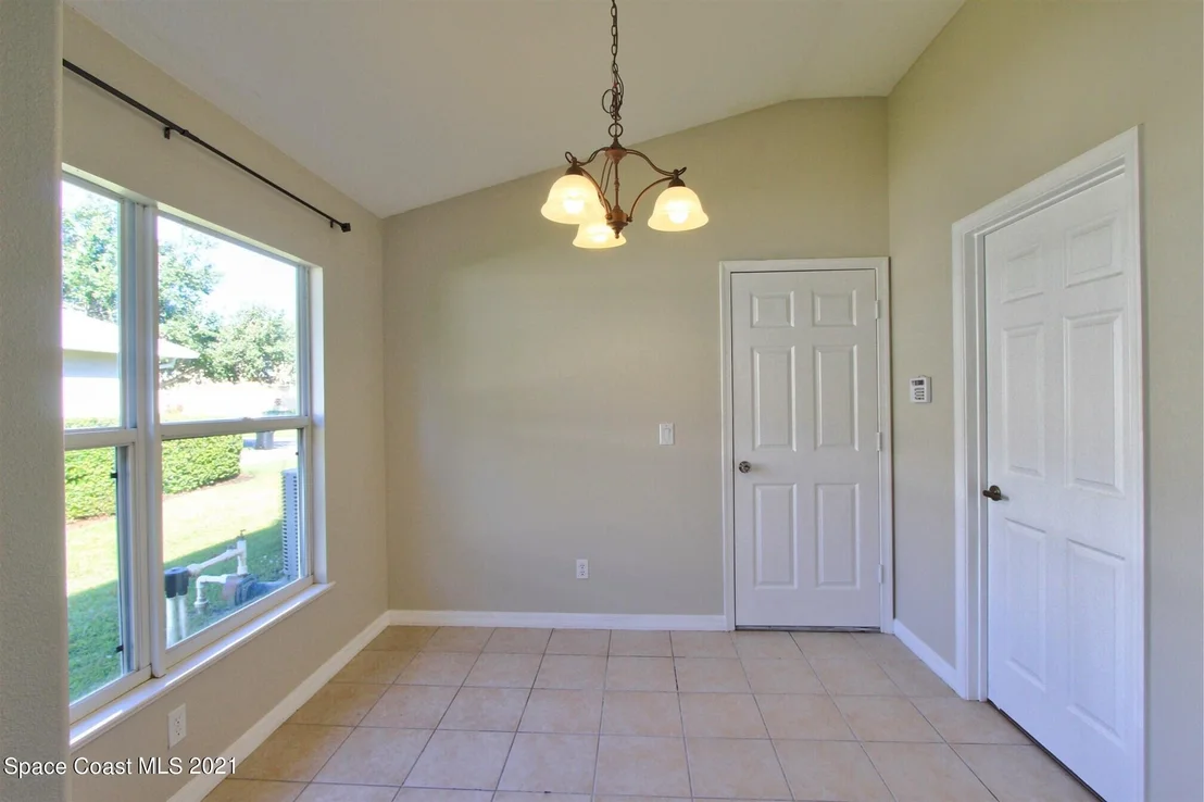 Photo of 932 Tavernier Circle NE