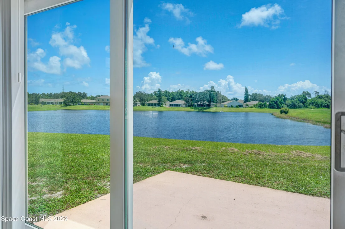 Photo of 963 Wateroak Drive NE
