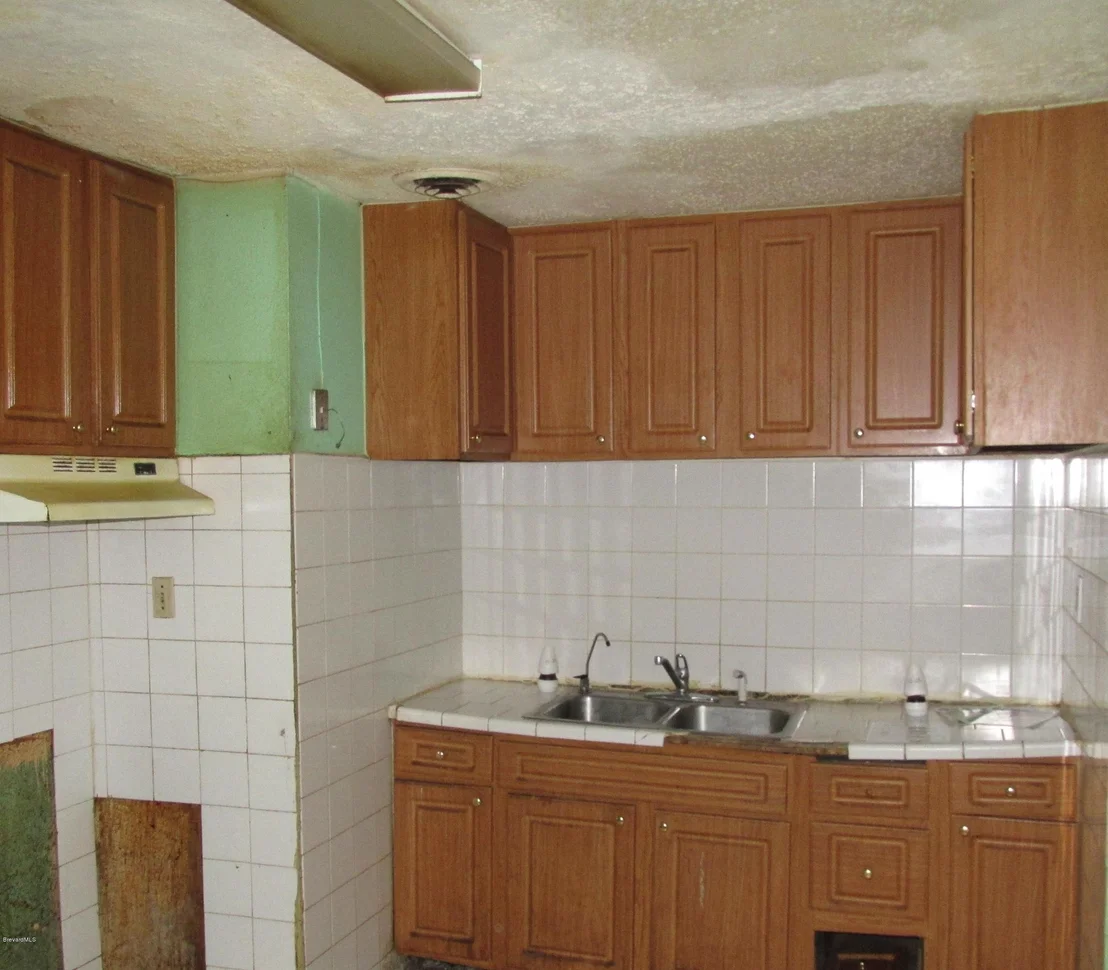 Photo of 2921 Lawrence Drive