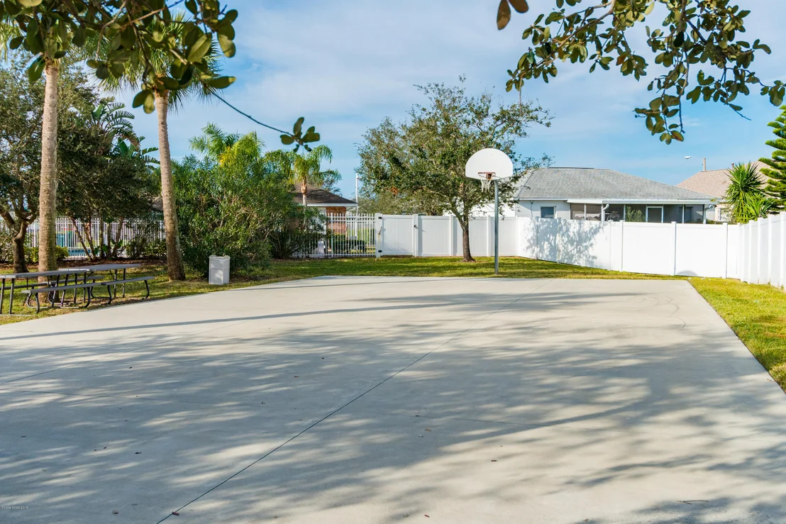 Photo of 1282 White Oak Circle