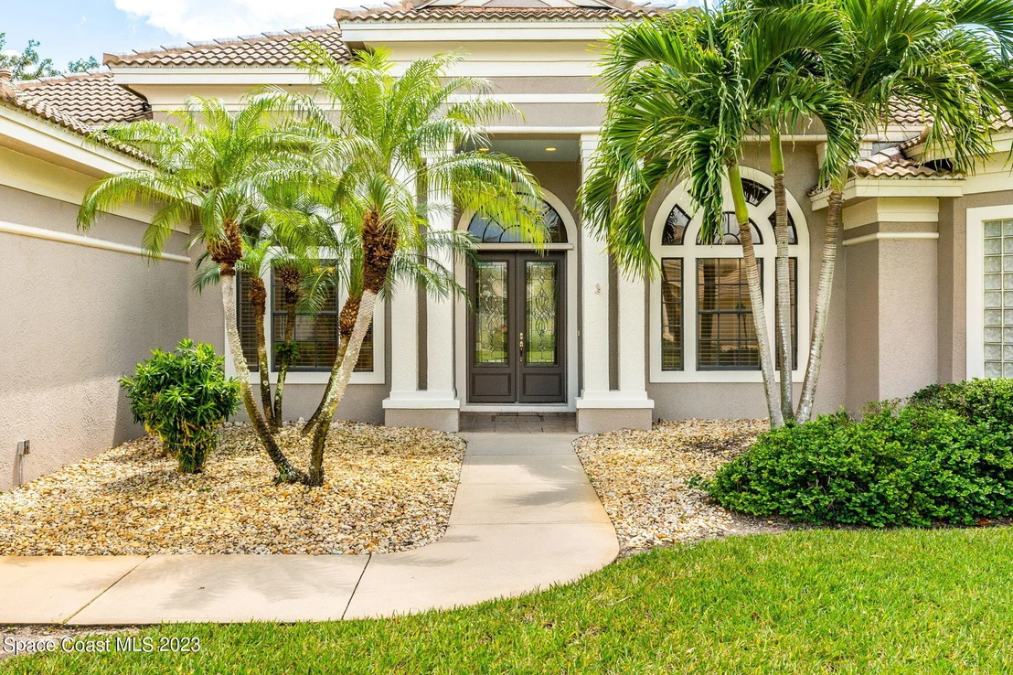 Photo of 423 Flanders Drive