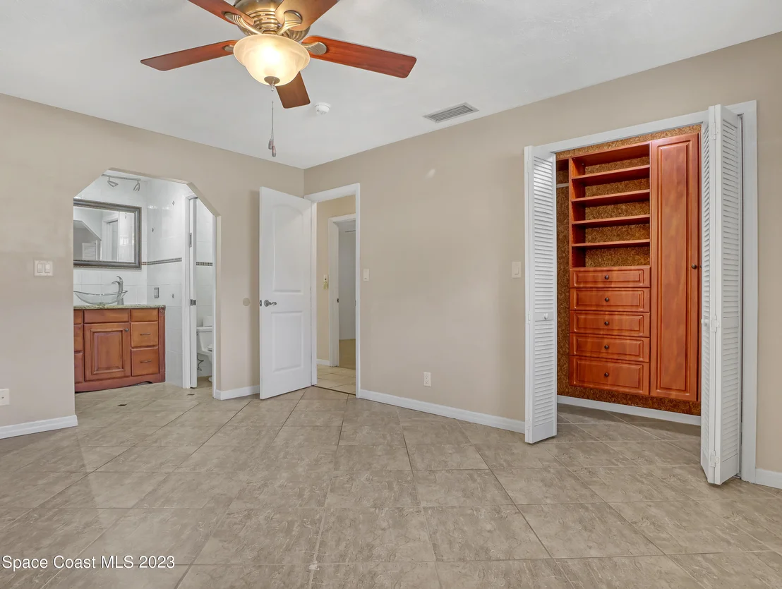 Photo of 355 Grant Avenue
