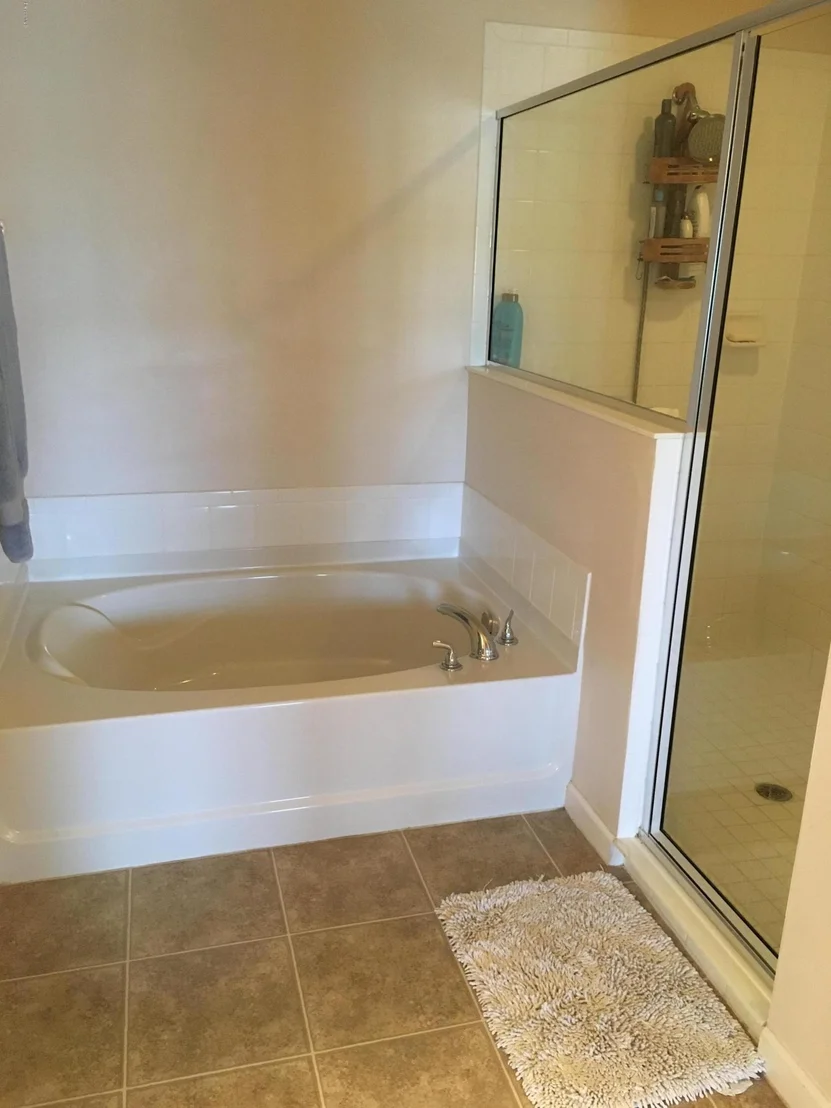 Photo of 325 SE Abernathy Circle