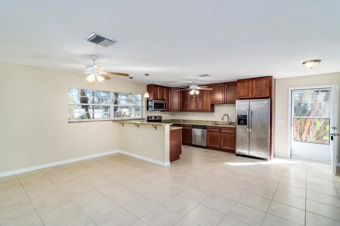 Photo of 830 Heron Road