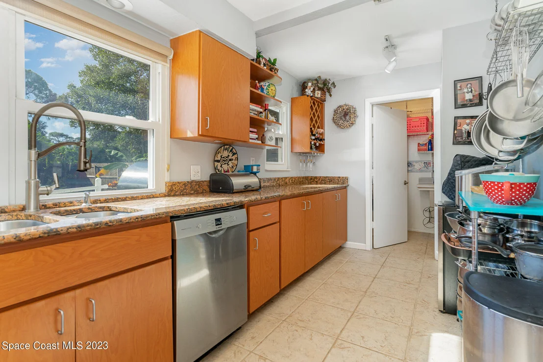 Photo of 1431 Mariposa Drive NE