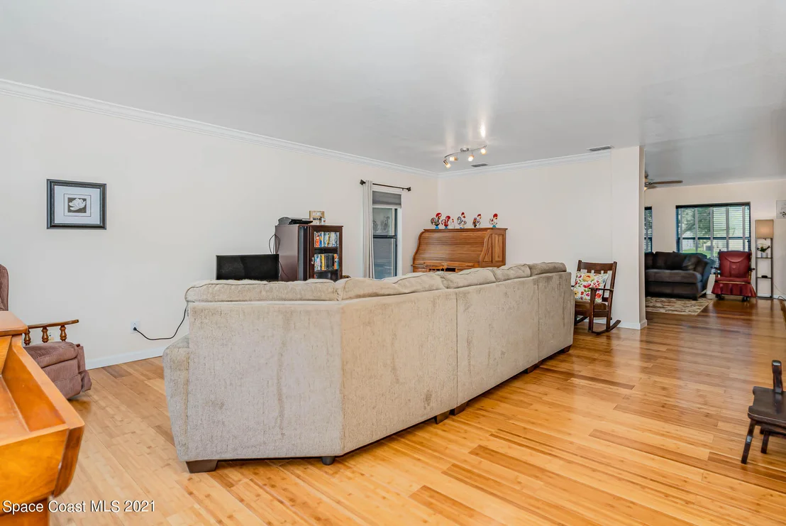 Photo of 215 Dryden Circle