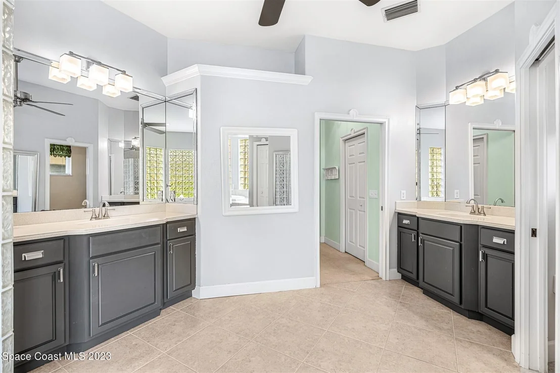 Photo of 915 Chatsworth Drive