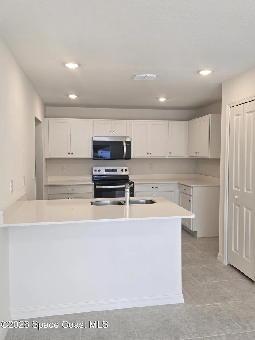 Photo of 582 SW Richmond Circle SW