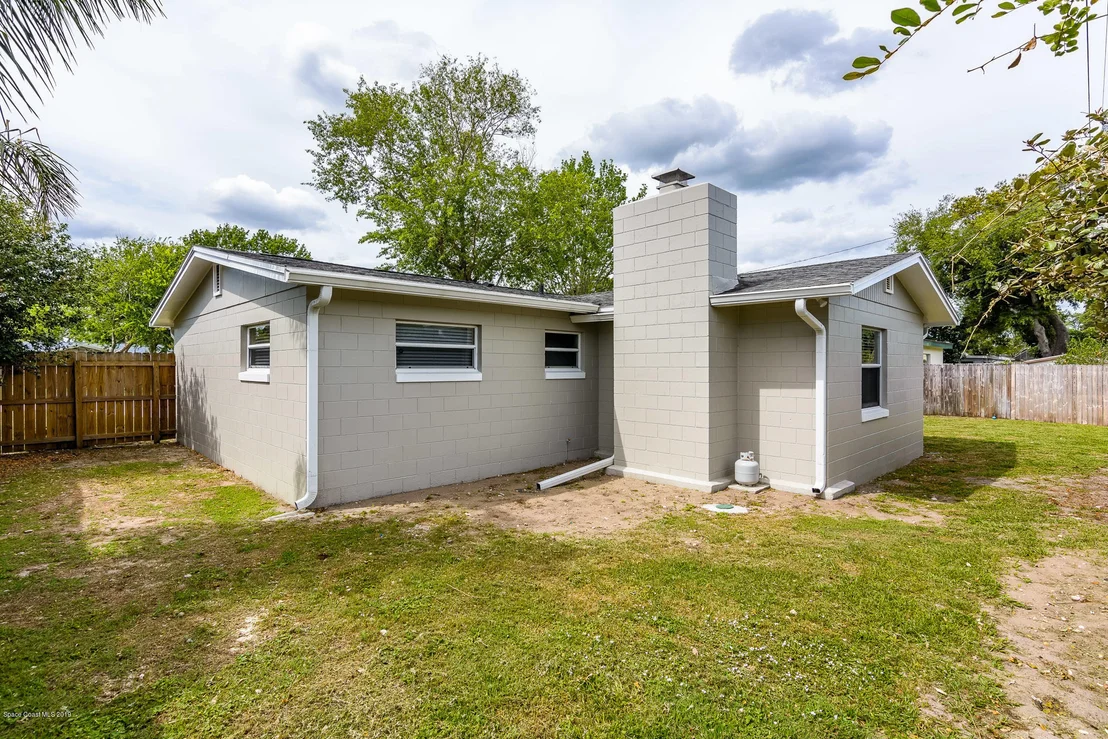 Photo of 932 Kings Post Road