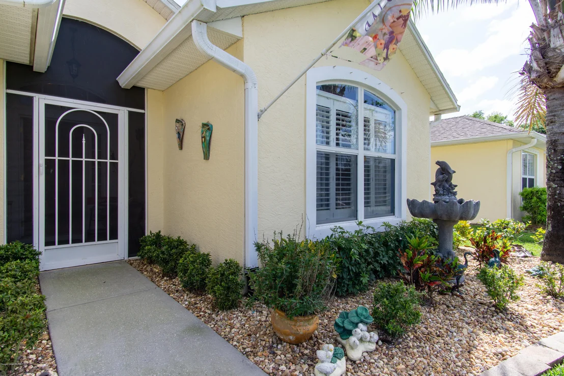 Photo of 924 Tavernier Circle NE