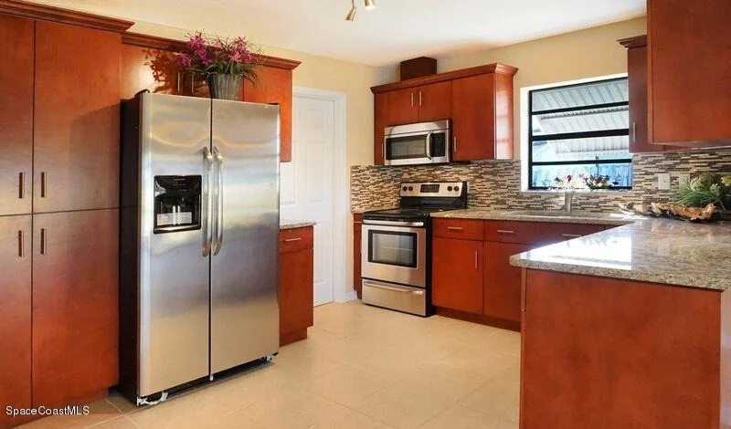 Photo of 401 SKYLARK Boulevard