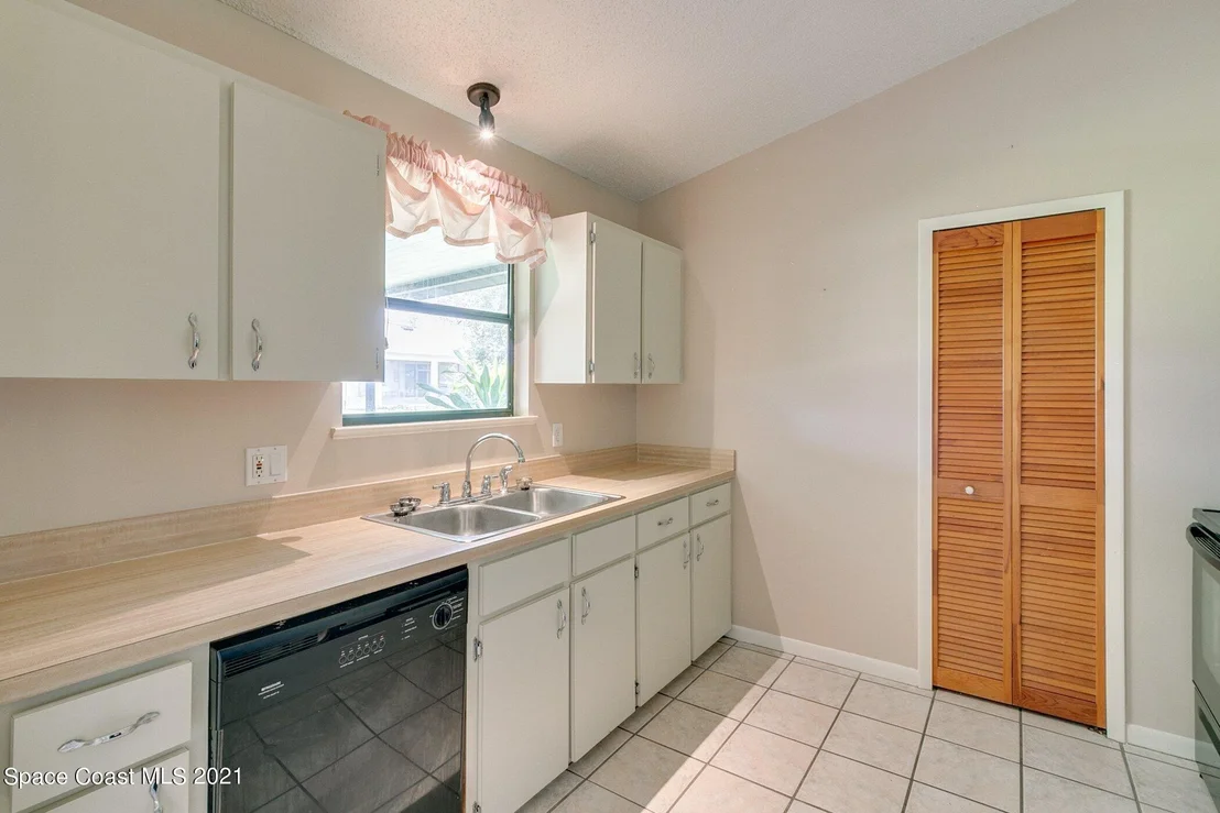 Photo of 1038 Evernia Street