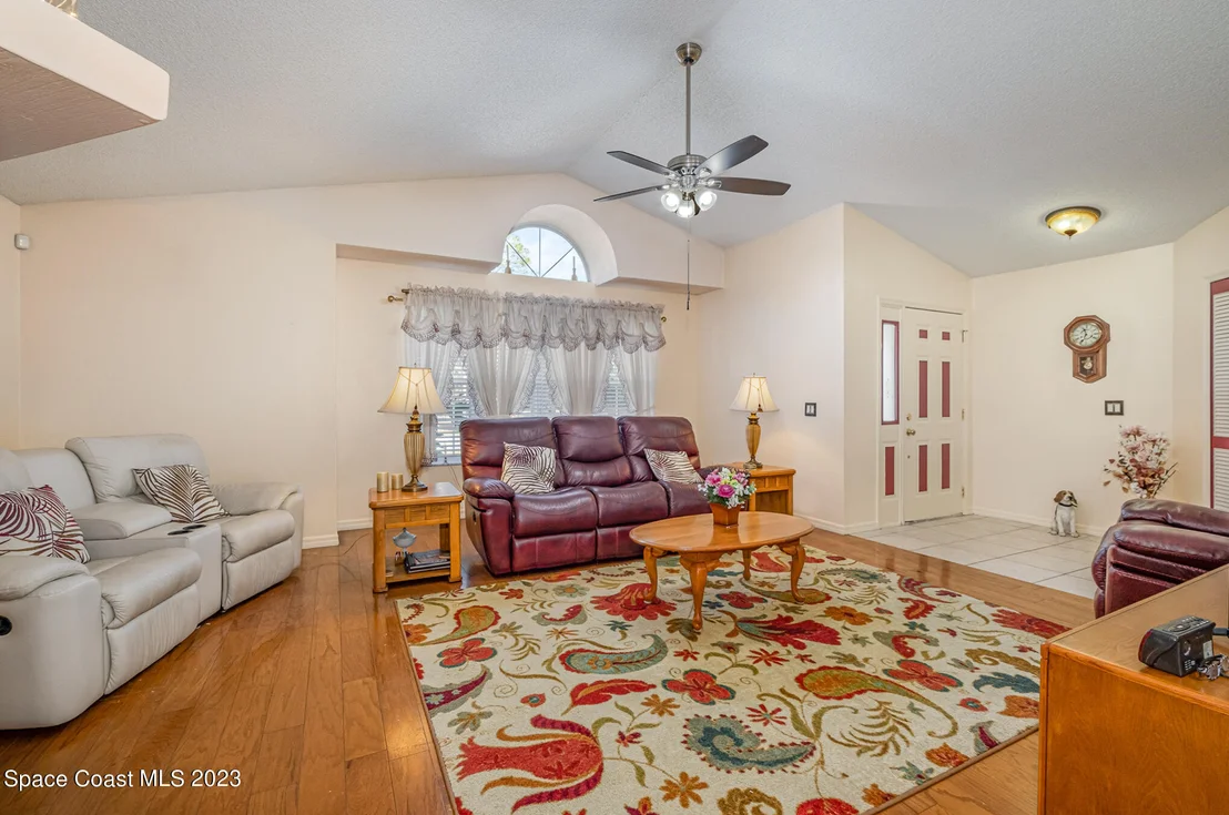 Photo of 5045 Everett Street