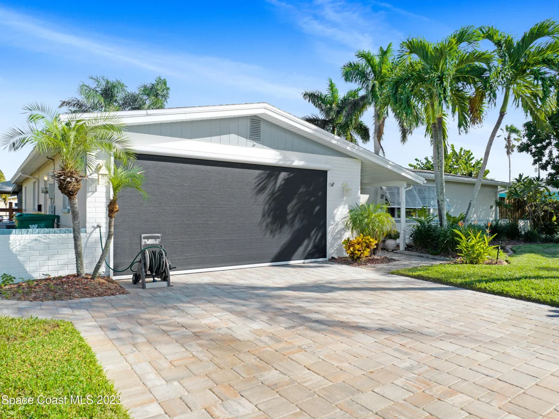 Photo of 405 Thrush Drive