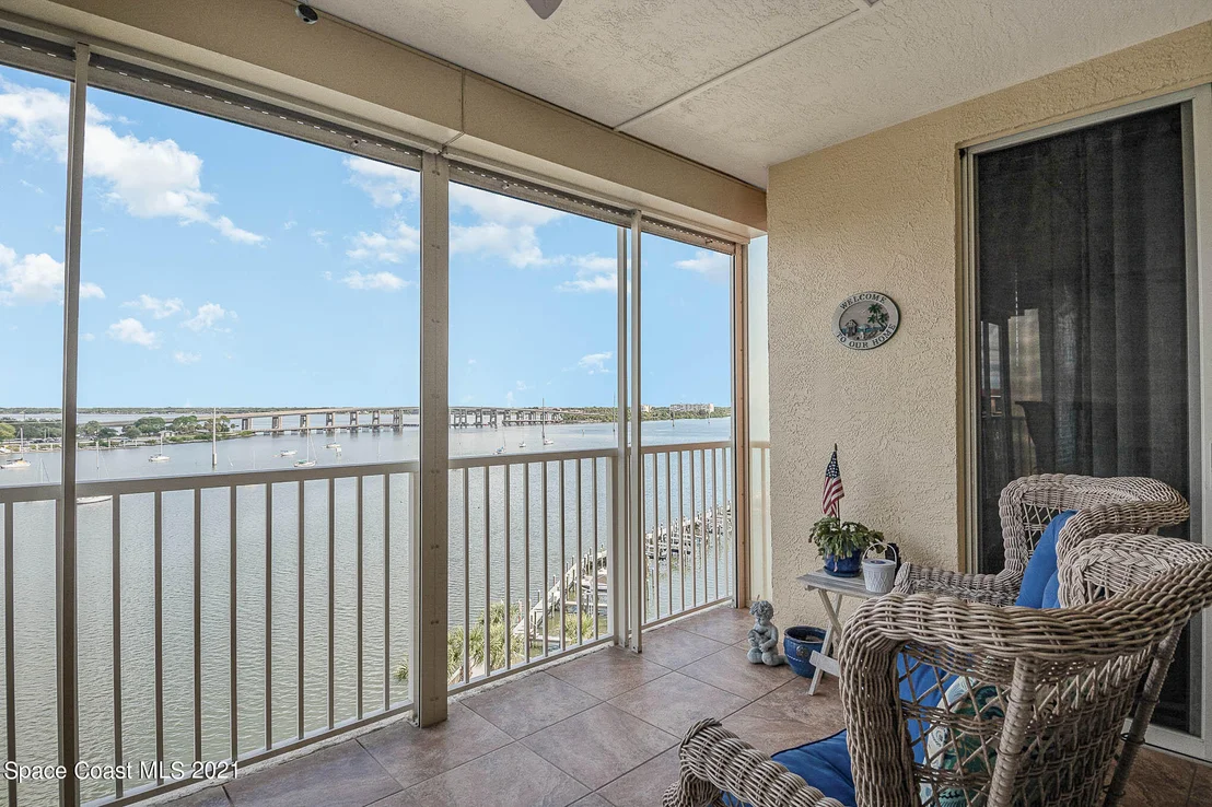 Photo of Unit 705 at 100 Riverside Drive