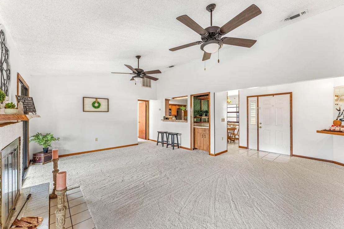 Photo of 877 Yellow Pine Avenue