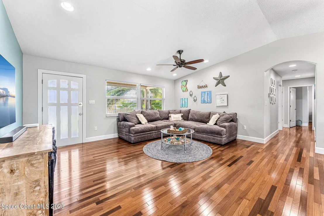 Photo of 425 Cinnamon Drive