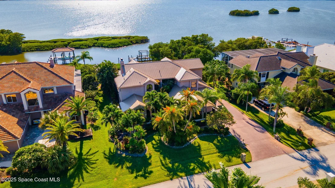 Photo of 484 Lanternback Island Drive