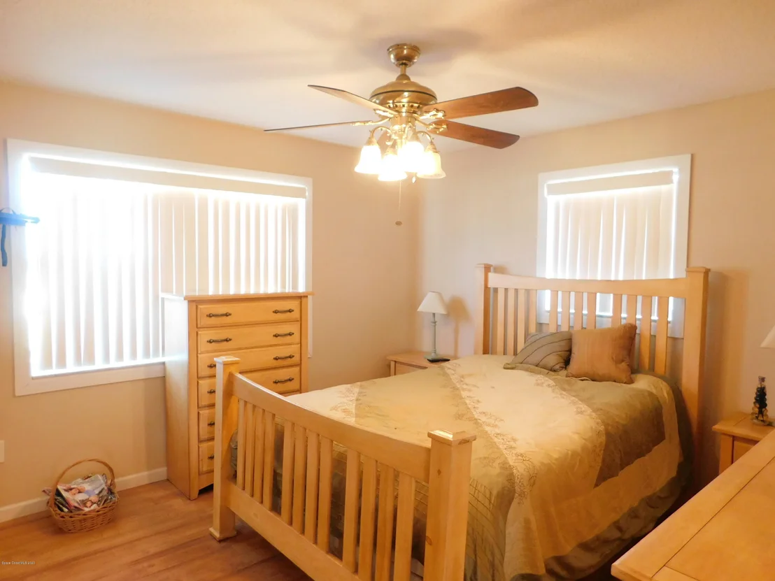 Photo of 978 Bianca Drive NE