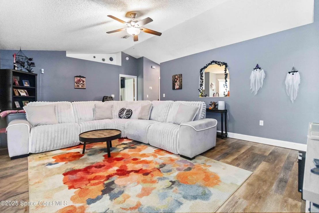 Photo of 6581 Bancroft Avenue