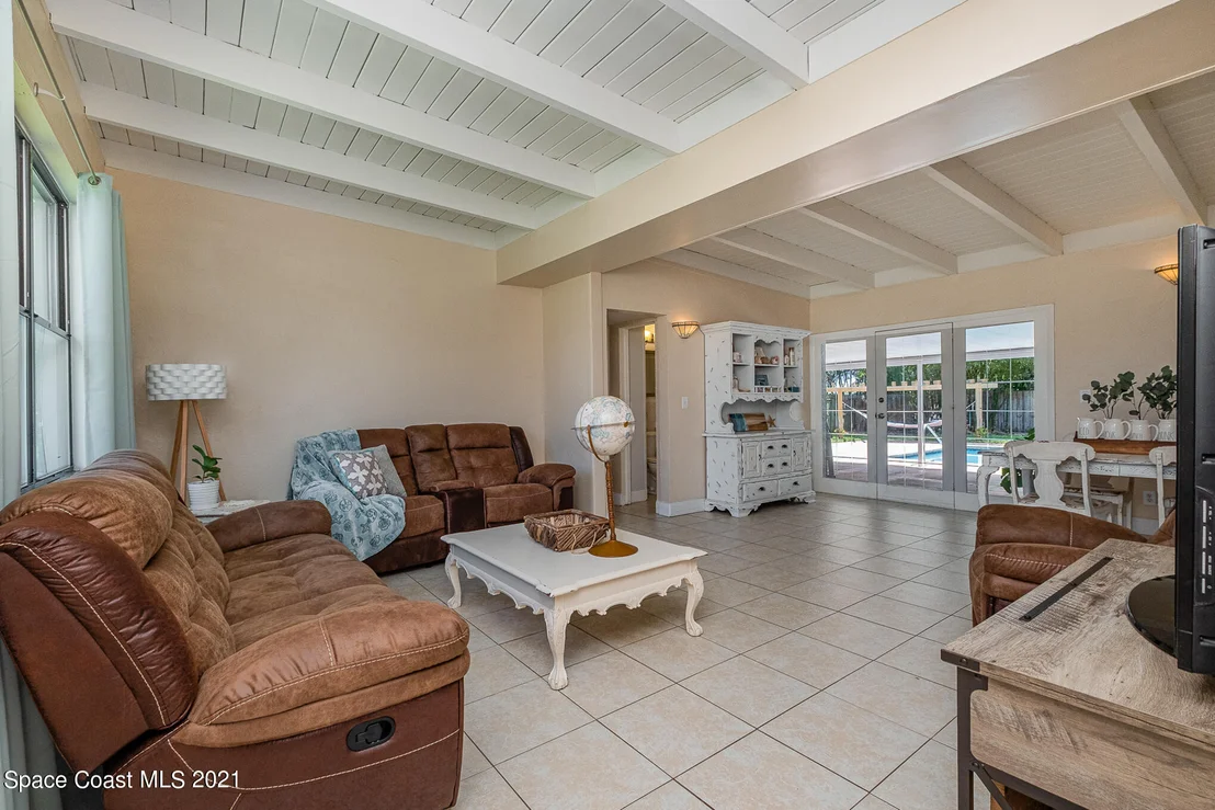 Photo of 1585 Old Colonial Way