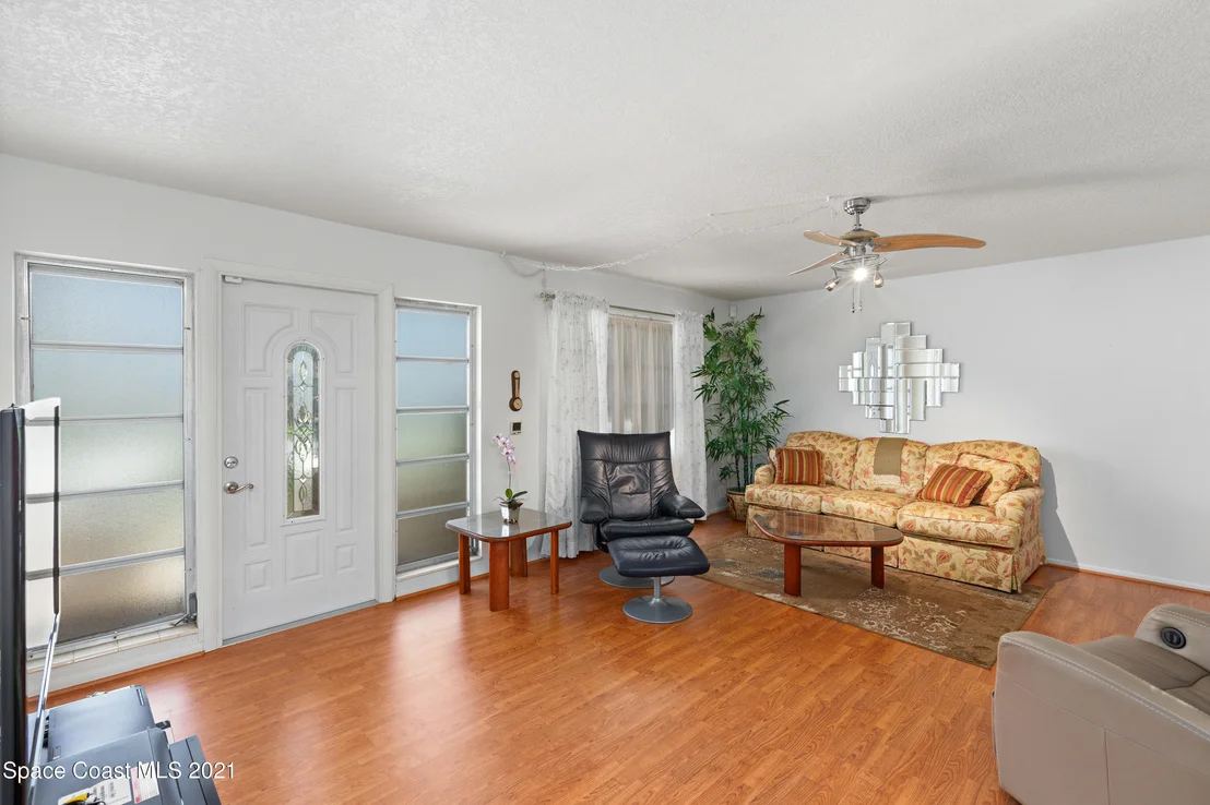 Photo of 584 Westminster Avenue