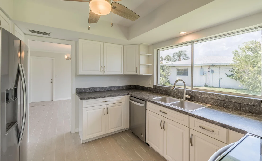 Photo of 1449 Meadowbrook Road NE