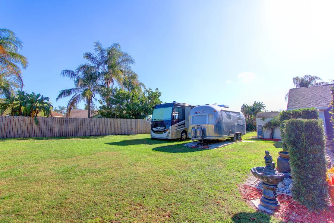 Photo of 1237 Lakeview Drive