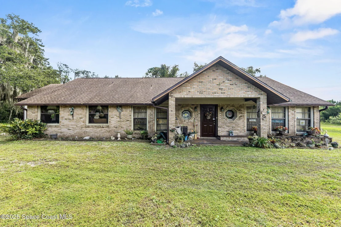 Photo of 2821&2825 Lionel Road