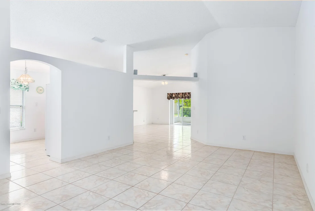 Photo of 972 Villa Drive