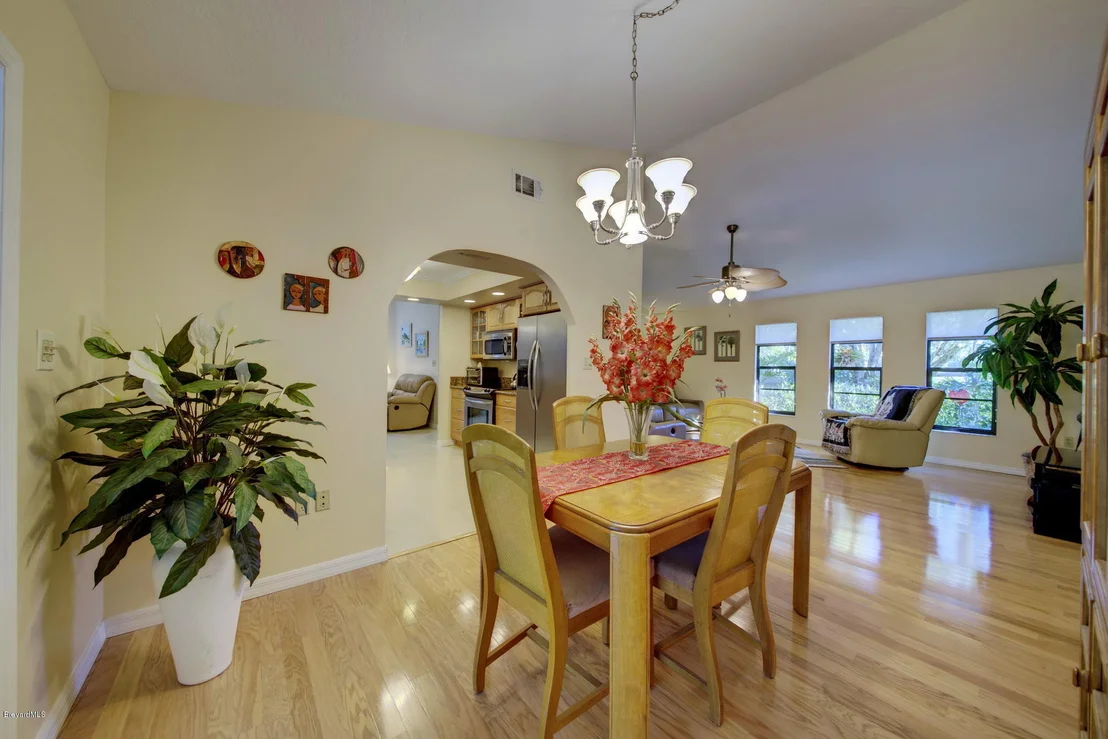 Photo of 1827 S Live Oak Drive