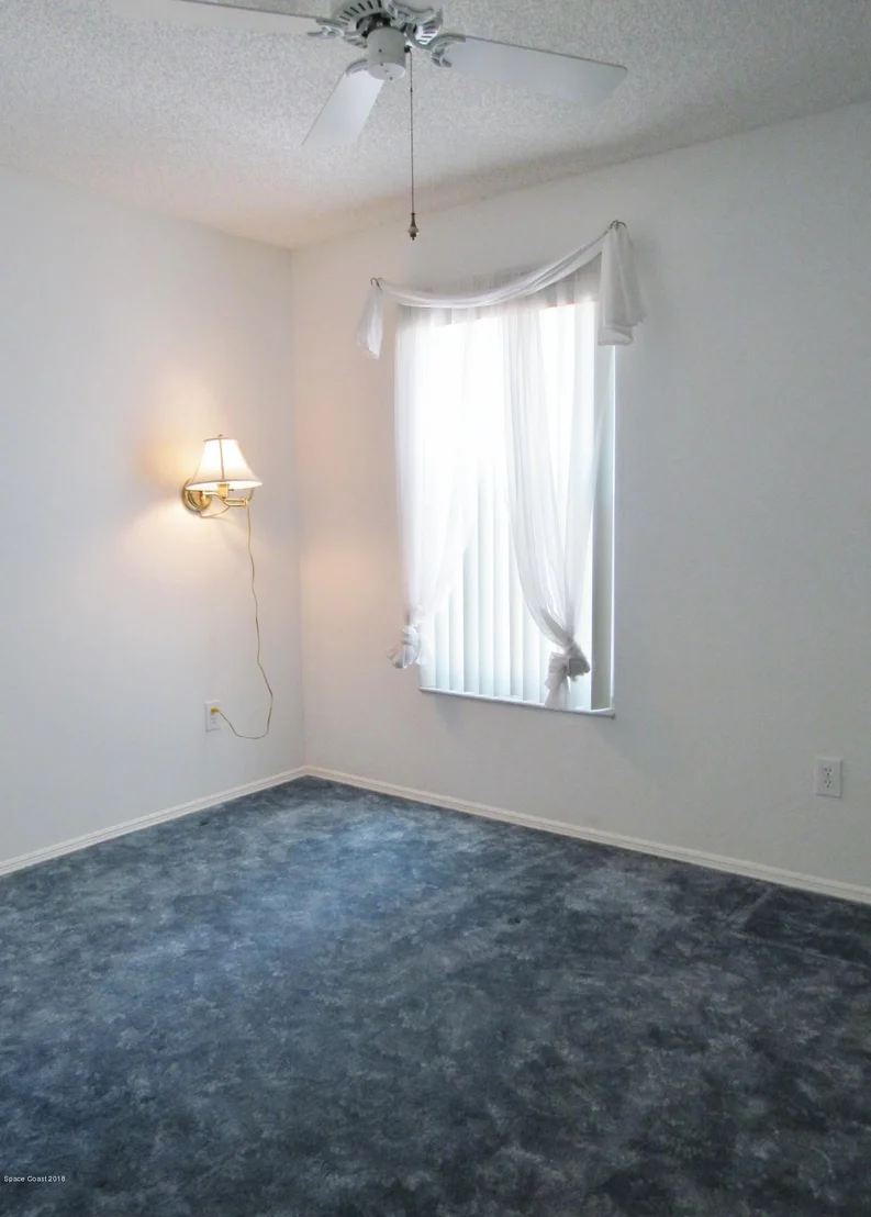 Photo of 1043 NE Goldenrod Circle NE