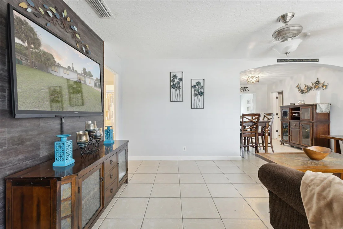 Photo of 1426 Hillcrest Drive