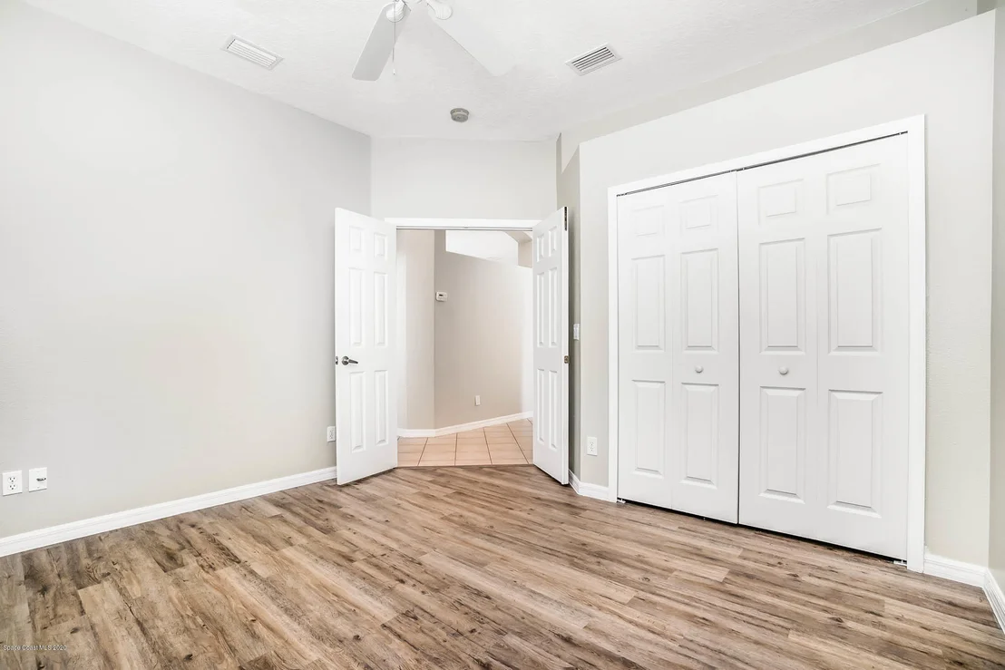 Photo of 4660 Portage