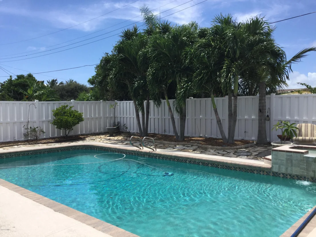 Photo of 610 N Robert Way