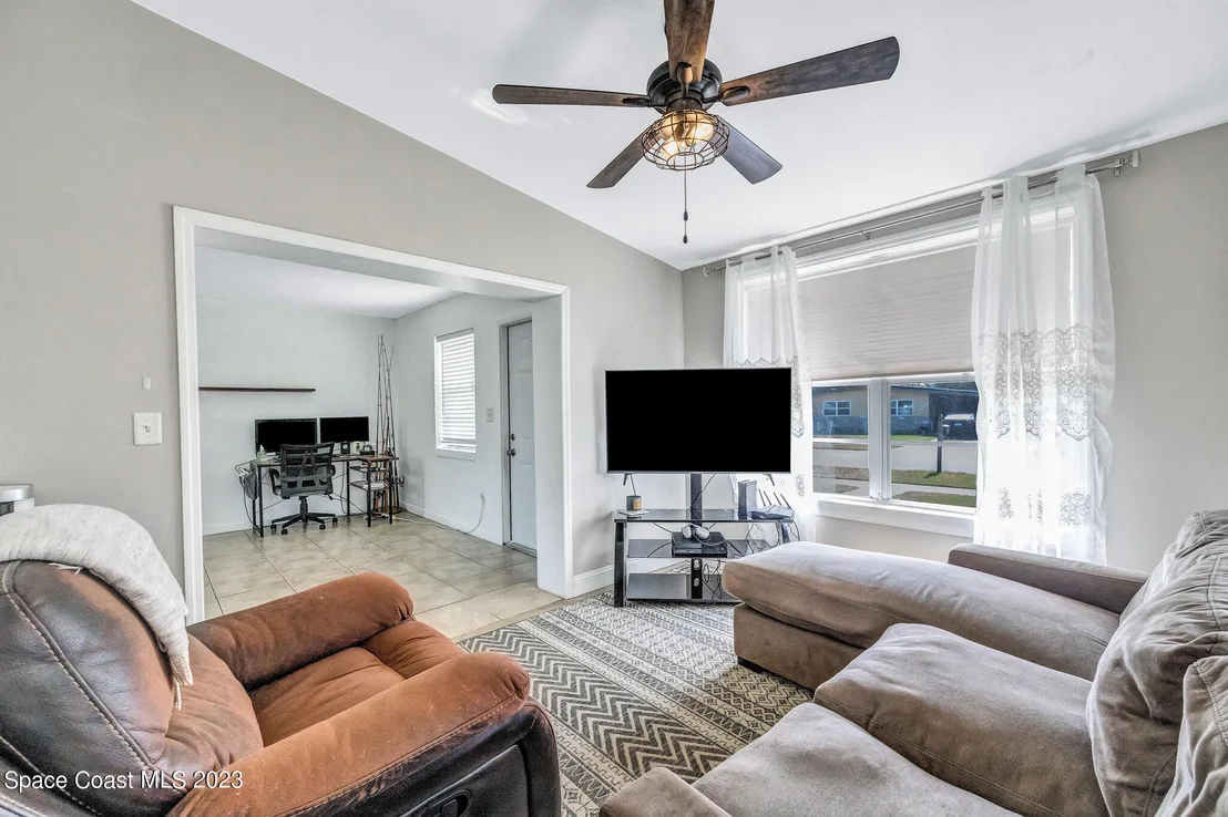 Photo of 2981 Kosuth Road NE