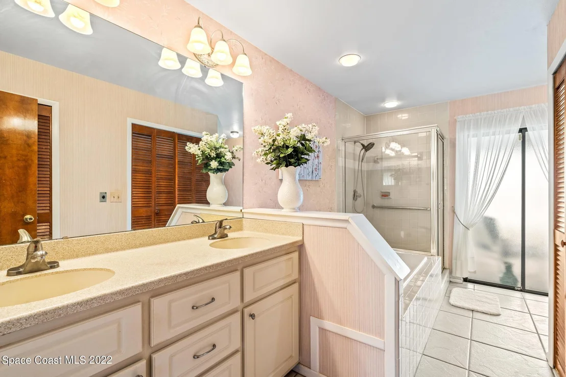 Photo of 1244 Lakeview Drive