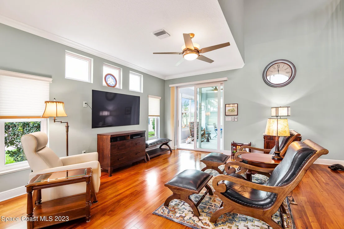 Photo of 1945 Golf Vista Boulevard