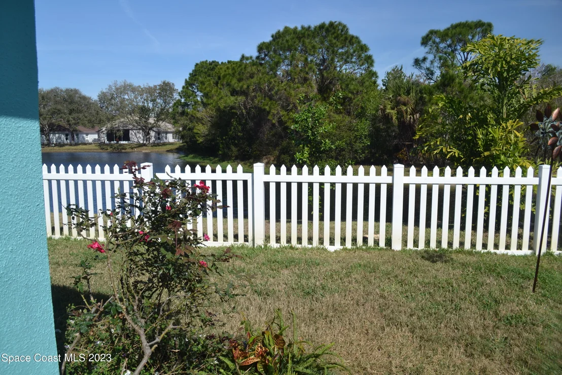 Photo of 834 Honeysuckle Drive