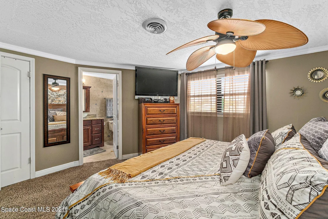 Photo of 1046 Pinetree Drive