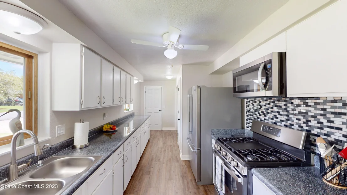 Photo of 1045 Green Road