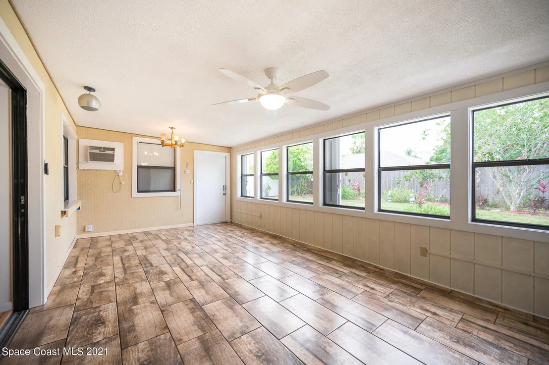 Photo of 1100 Madrid Road