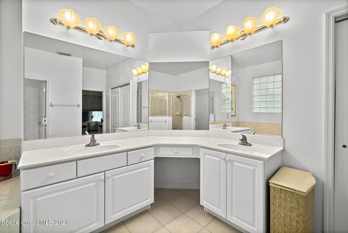 Photo of 5876 Arlington Circle