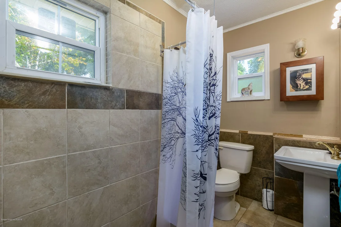 Photo of 1390 Hall Road