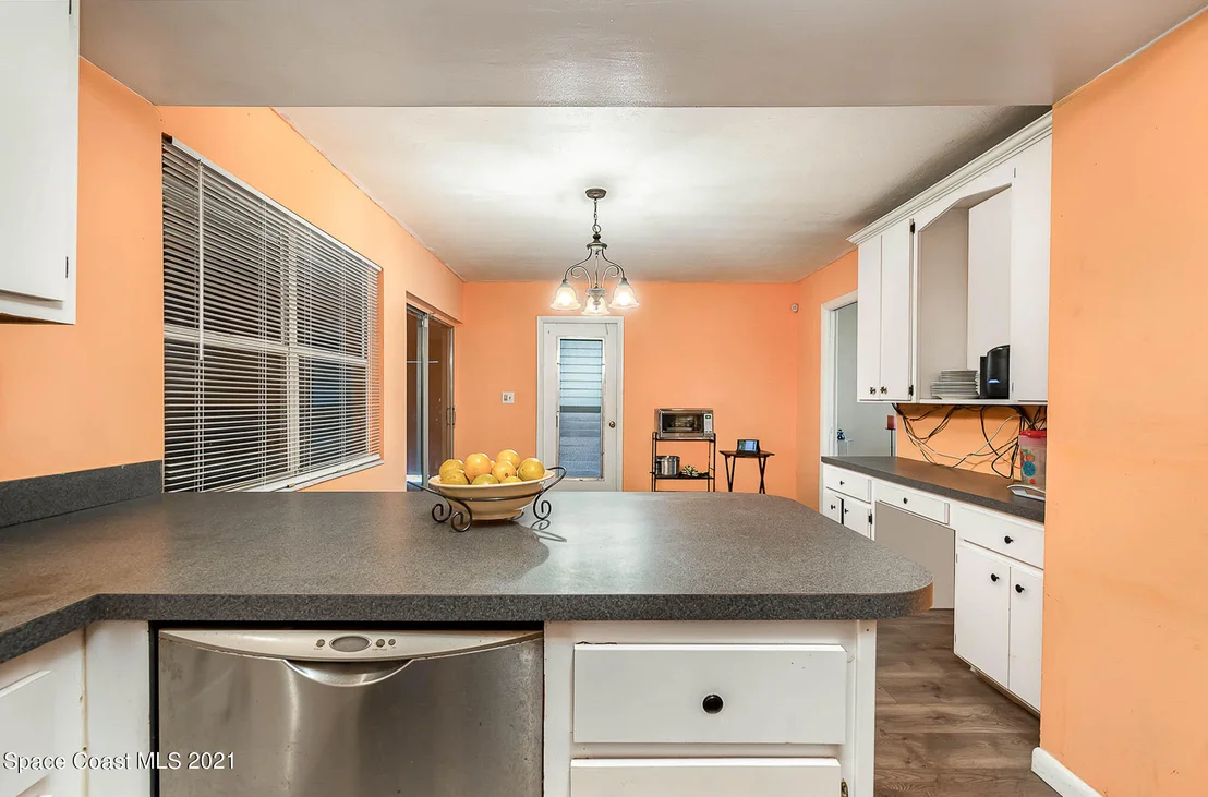 Photo of 878 Angle Street NE